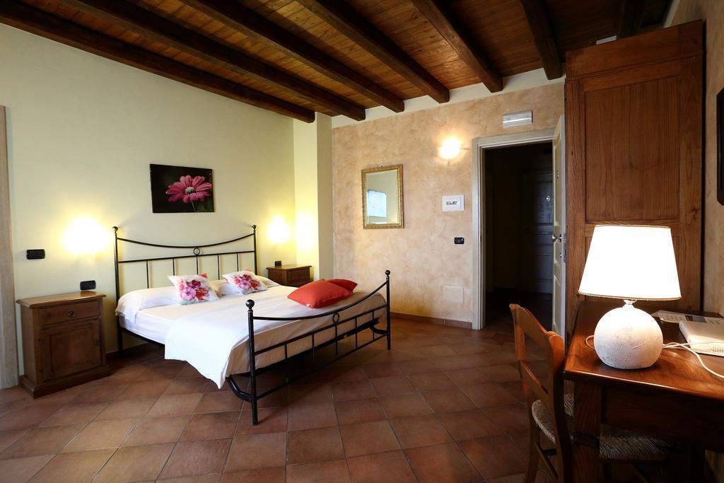 Agriturismo Creta Rossa Torre di Ruggiero Exteriör bild